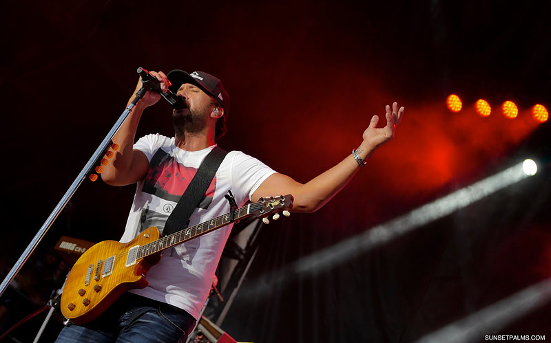 Luke Bryan - Country Thunder