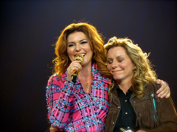 Shania Twain and Carrie Ann